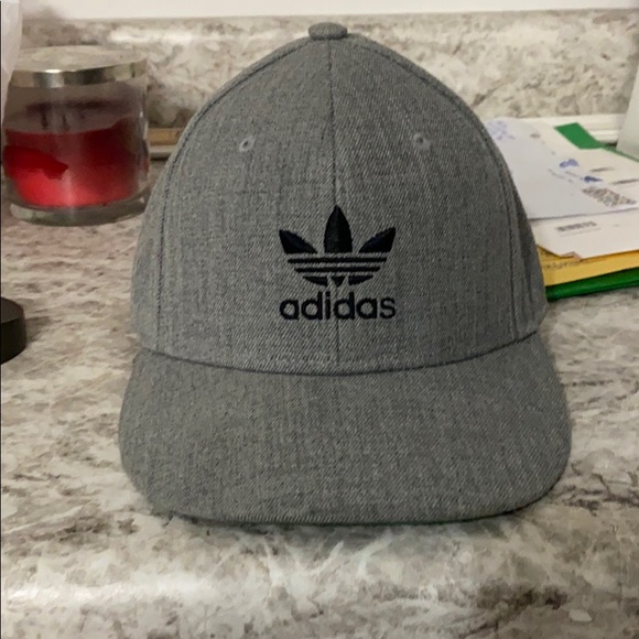 Adidas SnapBack - Picture 1 of 4
